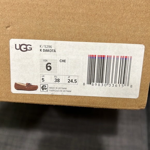 *new* kids Ugg Slippers - Picture 7 of 7
